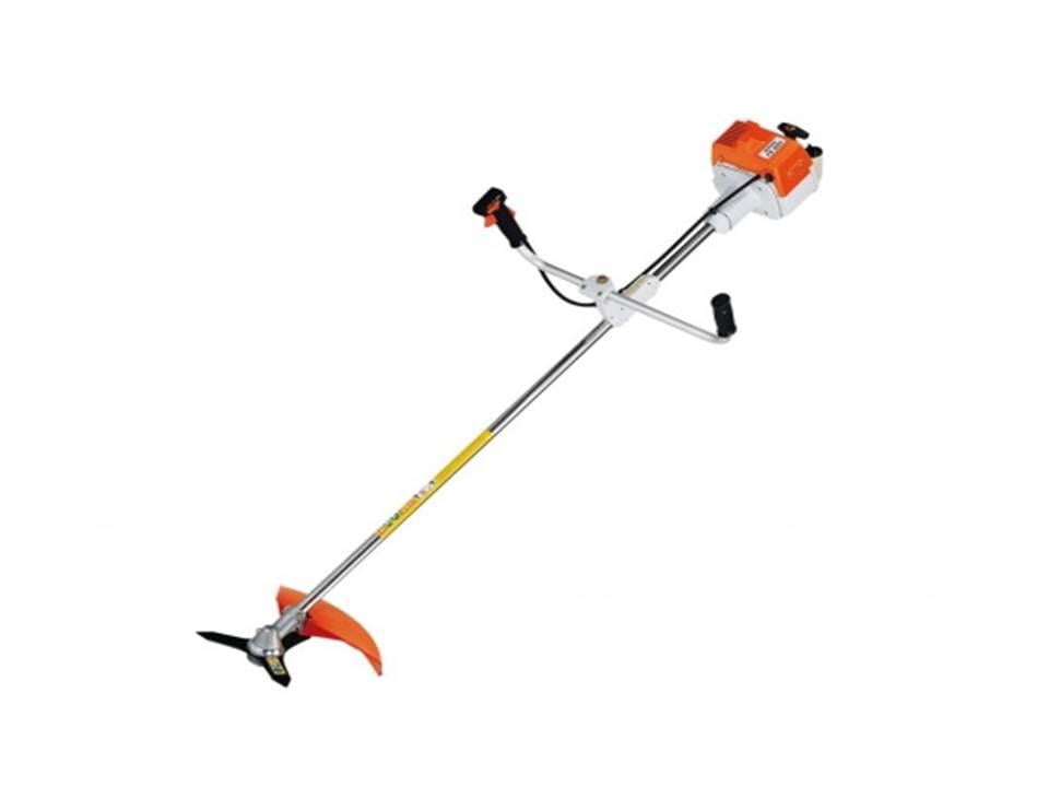 DESMALEZADORA MARCA STIHL MOD. FS-220 DESPLAZAMIENTO DE 35.2 C.C PESO EN SECO DE 7.7 KG